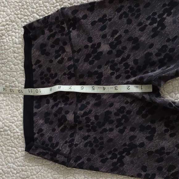 Splits59 Size Medium Dual Waistband Airweight 7/8 Animal Print Leggings - Picture 11 of 15